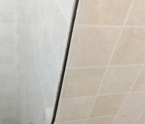 聂拉木瓷砖空鼓维修公司分享阳台瓷砖脱落的修复过程可以分为以下几个步骤